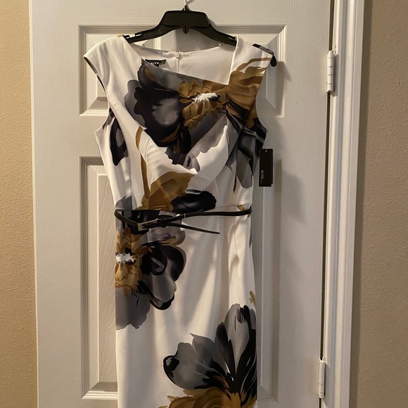 New with Tags floral dress with back zipper and back split. Size 10. - Picture 2 of 7